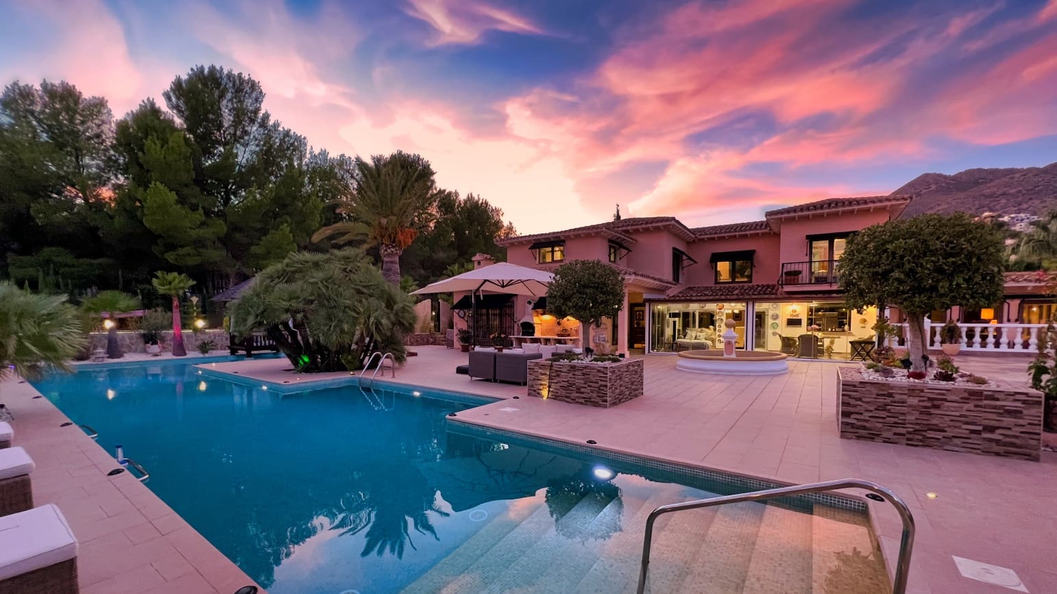 4 soverom Villa til salgs i Altea la Vella med svømmebasseng garasje - € 2 900 000 (Ref: 8708905)