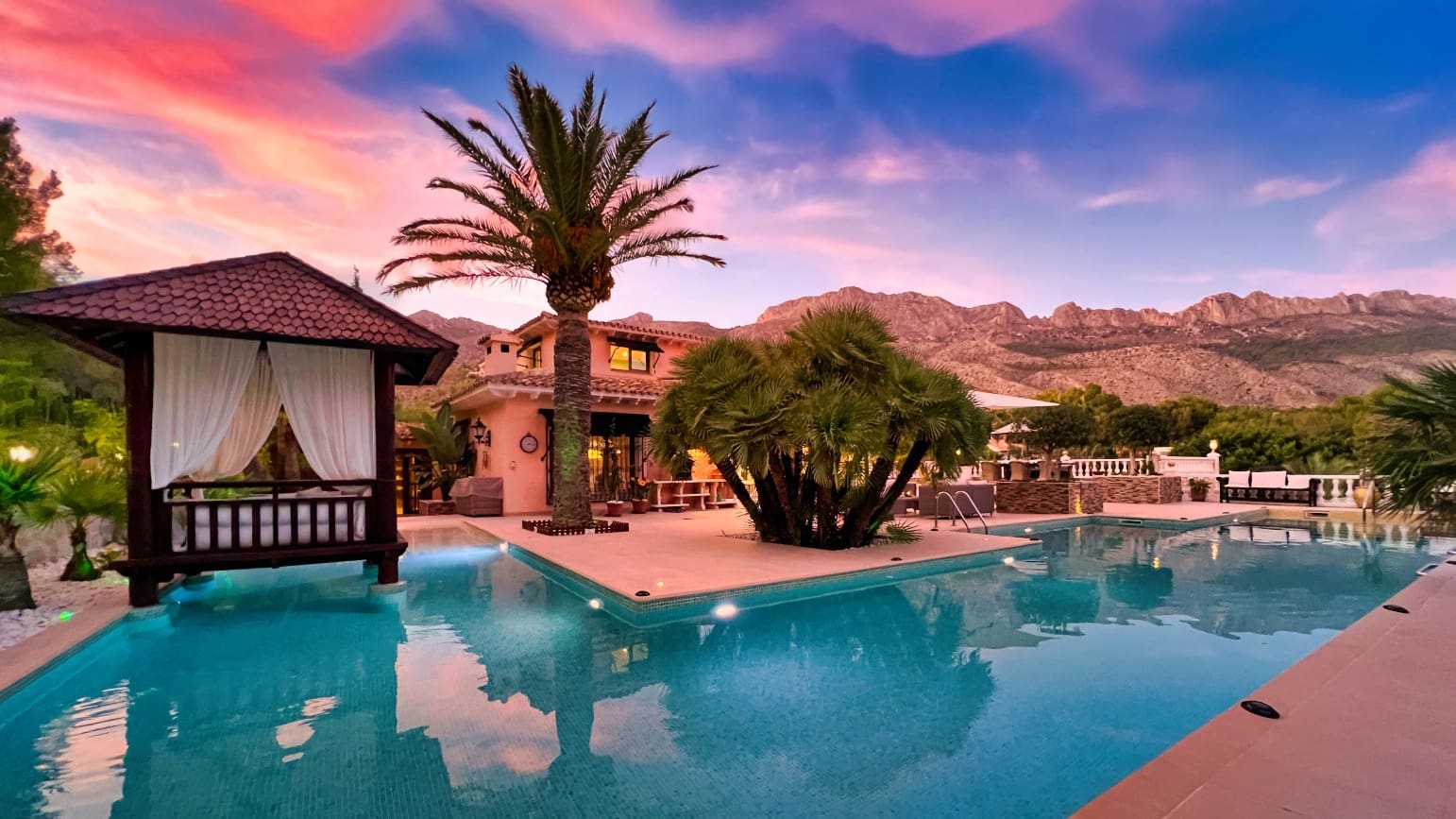 4 soverom Villa til salgs i Altea la Vella med svømmebasseng garasje - € 2 900 000 (Ref: 8708905)