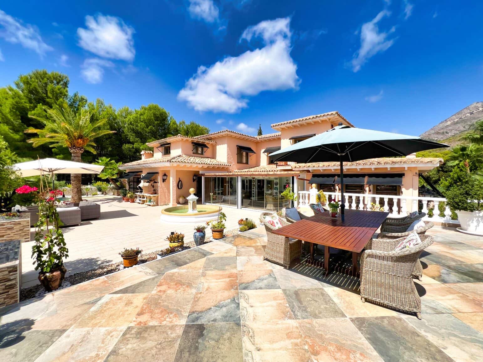 4 soverom Villa til salgs i Altea la Vella med svømmebasseng garasje - € 2 900 000 (Ref: 8708905)