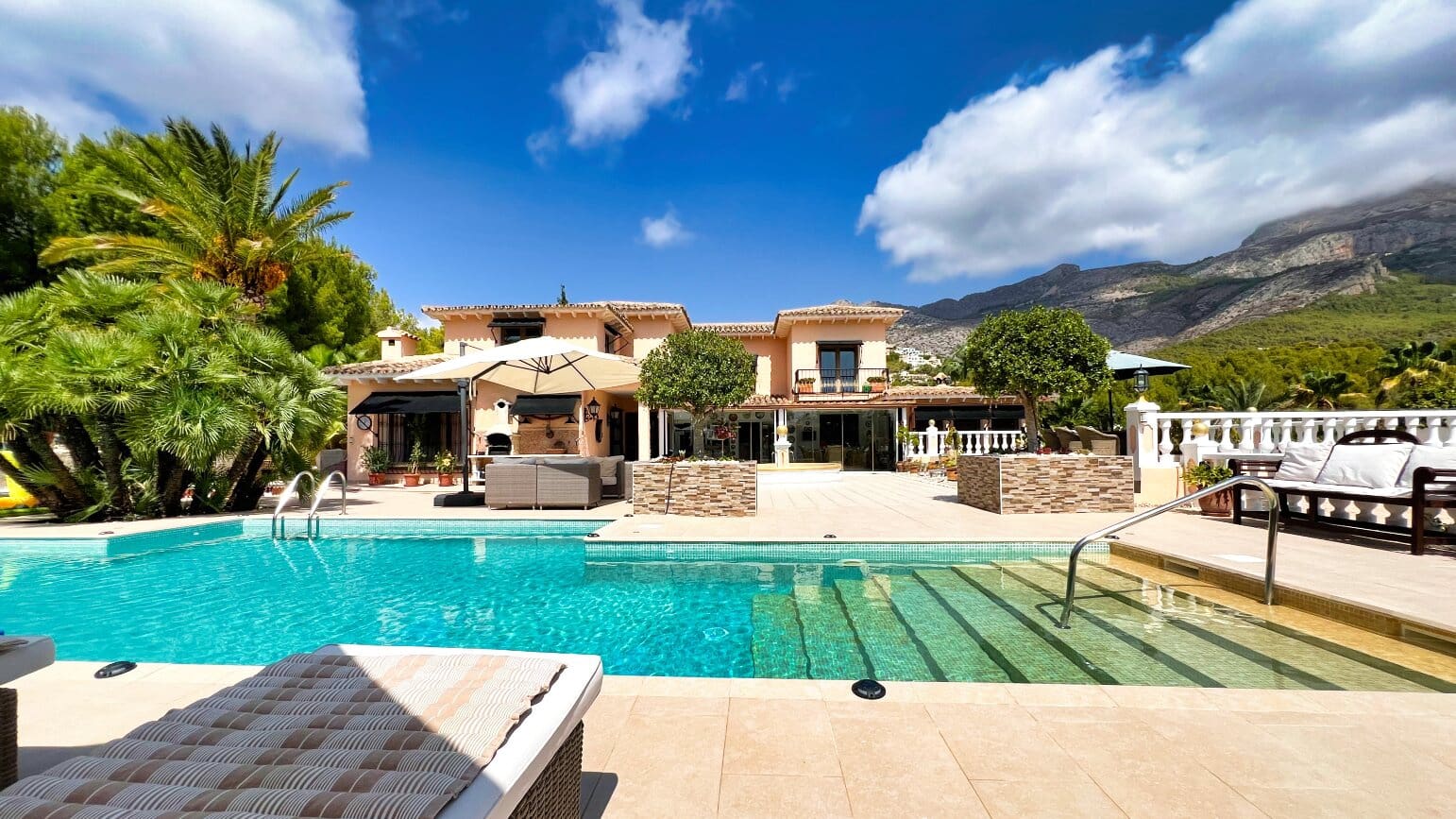 4 soverom Villa til salgs i Altea la Vella med svømmebasseng garasje - € 2 900 000 (Ref: 8708905)