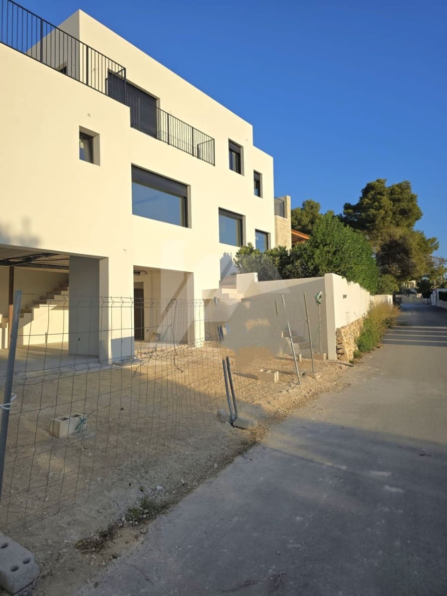 4 soverom Villa til salgs i Calpe / Calp med svømmebasseng garasje - € 1 575 000 (Ref: 8997724)