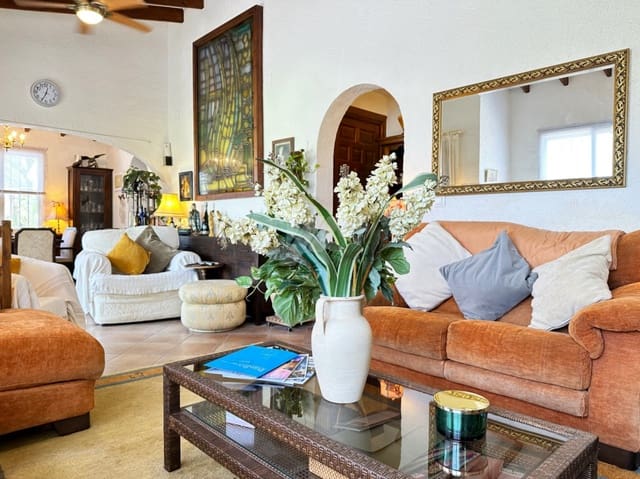 4 soverom Villa til salgs i Pinar del Advocat - Cometa, Teulada-Moraira med svømmebasseng garasje - € 799 000 (Ref: 9171946)