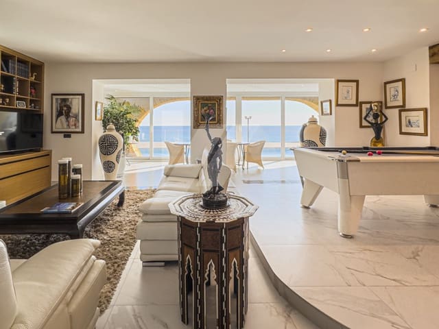 4 makuuhuone Huvila myytävänä paikassa Benissa mukana uima-altaan 
autotalli - 2 490 000 € (Ref: 9215626)