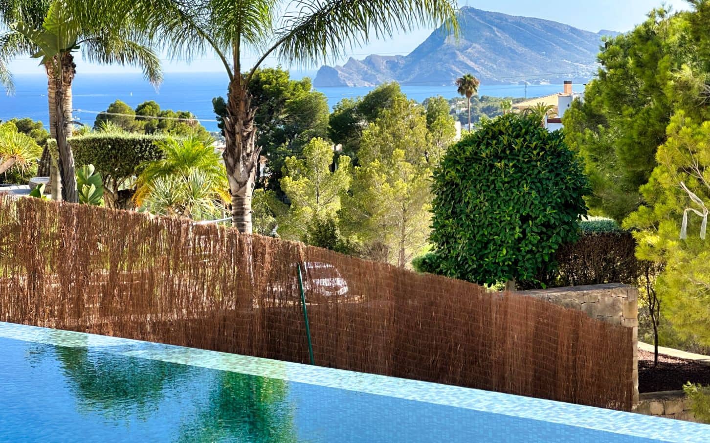 4 bedroom Villa for sale in Altea with pool garage - € 2,795,000 (Ref: 9293354)