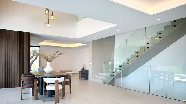 4 bedroom Villa for sale in Altea with pool garage - € 2,795,000 (Ref: 9293354)