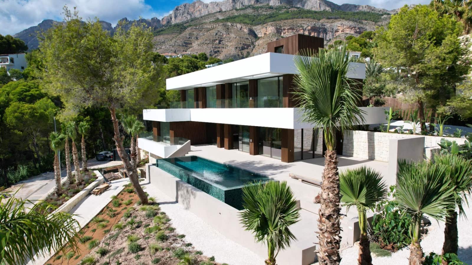 4 bedroom Villa for sale in Altea with pool garage - € 2,795,000 (Ref: 9293354)