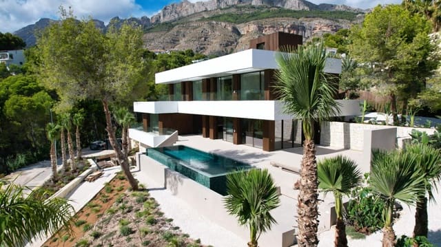 4 bedroom Villa for sale in Altea with pool garage - € 2,795,000 (Ref: 9293354)
