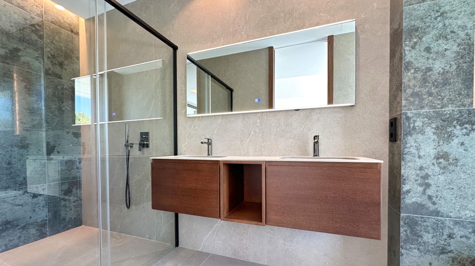 4 bedroom Villa for sale in Altea with pool garage - € 2,795,000 (Ref: 9293354)