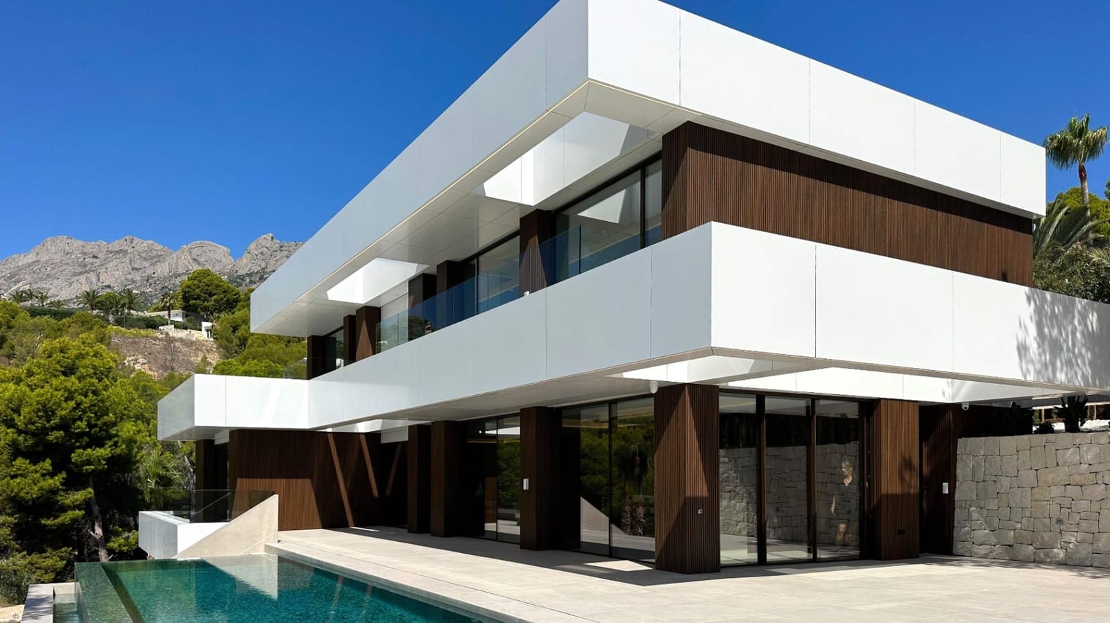 4 bedroom Villa for sale in Altea with pool garage - € 2,795,000 (Ref: 9293354)