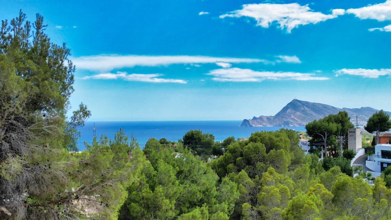 4 bedroom Villa for sale in Altea with pool garage - € 2,795,000 (Ref: 9293354)