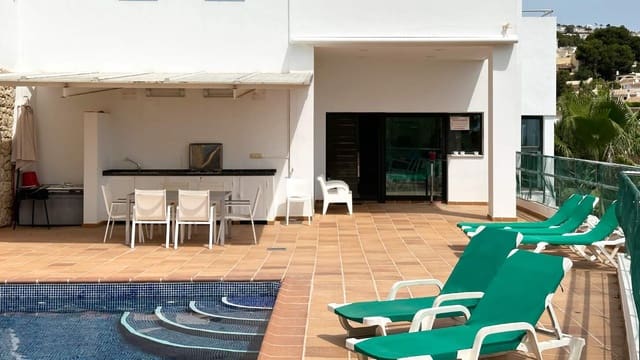 Chalet de 3 habitaciones en Altea en venta con piscina garaje - 695.000 € (Ref: 9293357)