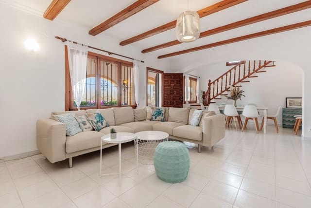 Chalet de 4 habitaciones en Moraira, Teulada-Moraira en venta con piscina garaje - 1.360.000 € (Ref: 9293359)