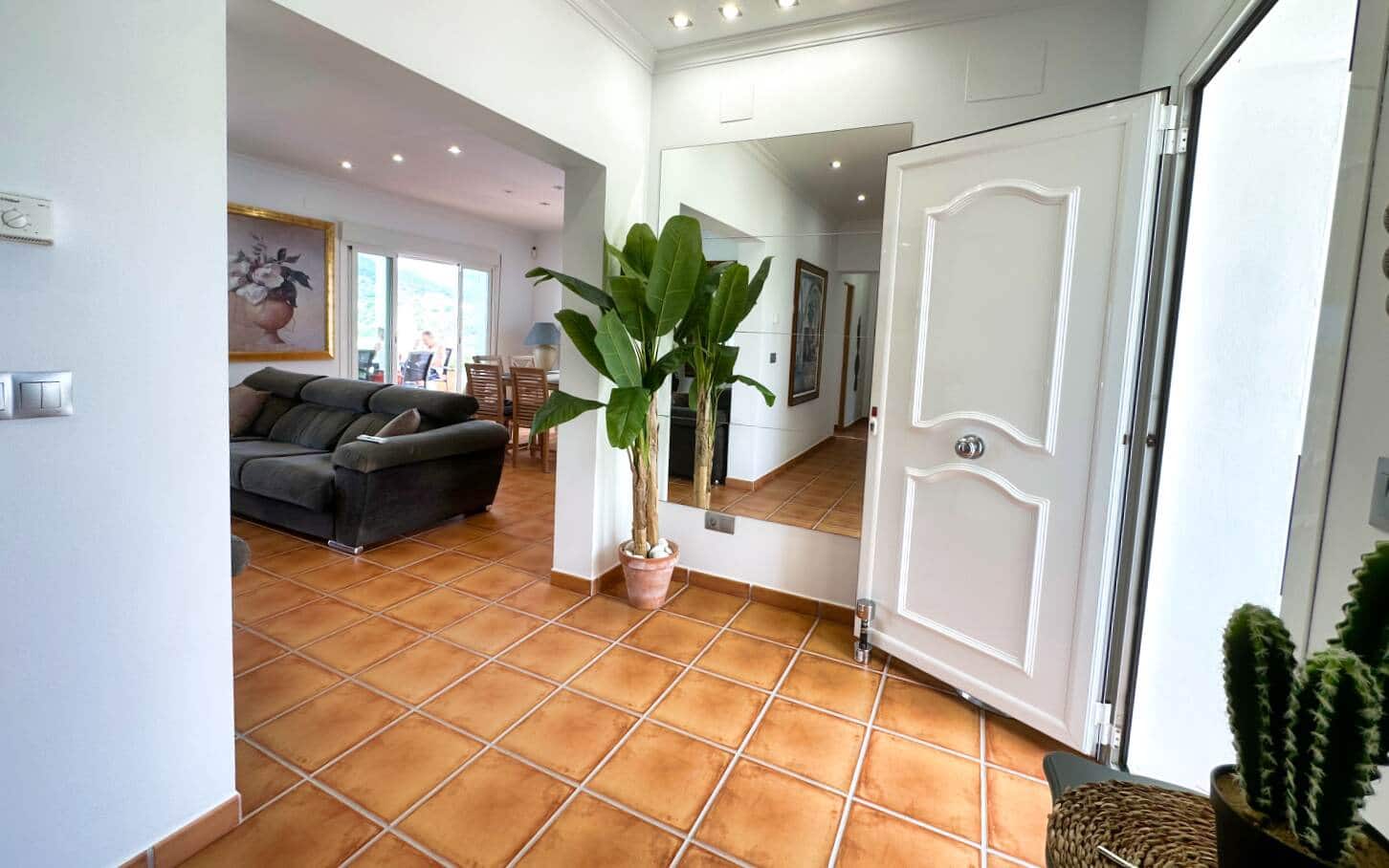 4 bedroom Villa for sale in Calpe / Calp with garage - € 995,000 (Ref: 9293360)