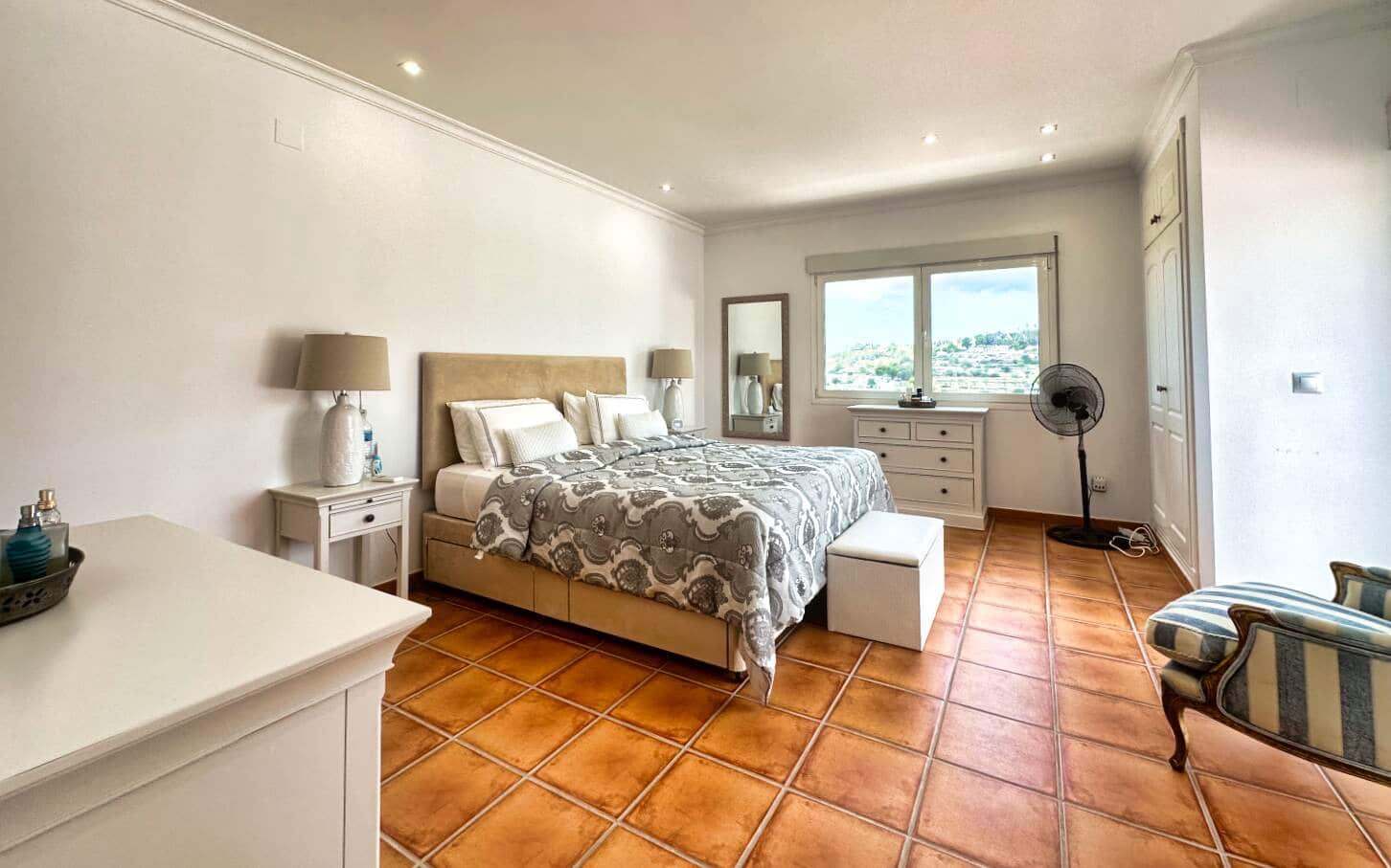 4 bedroom Villa for sale in Calpe / Calp with garage - € 995,000 (Ref: 9293360)