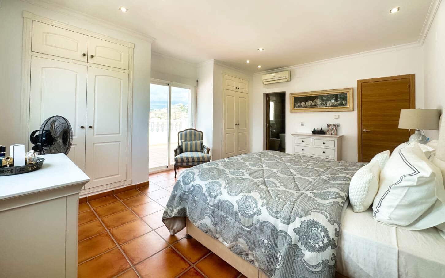 4 bedroom Villa for sale in Calpe / Calp with garage - € 995,000 (Ref: 9293360)