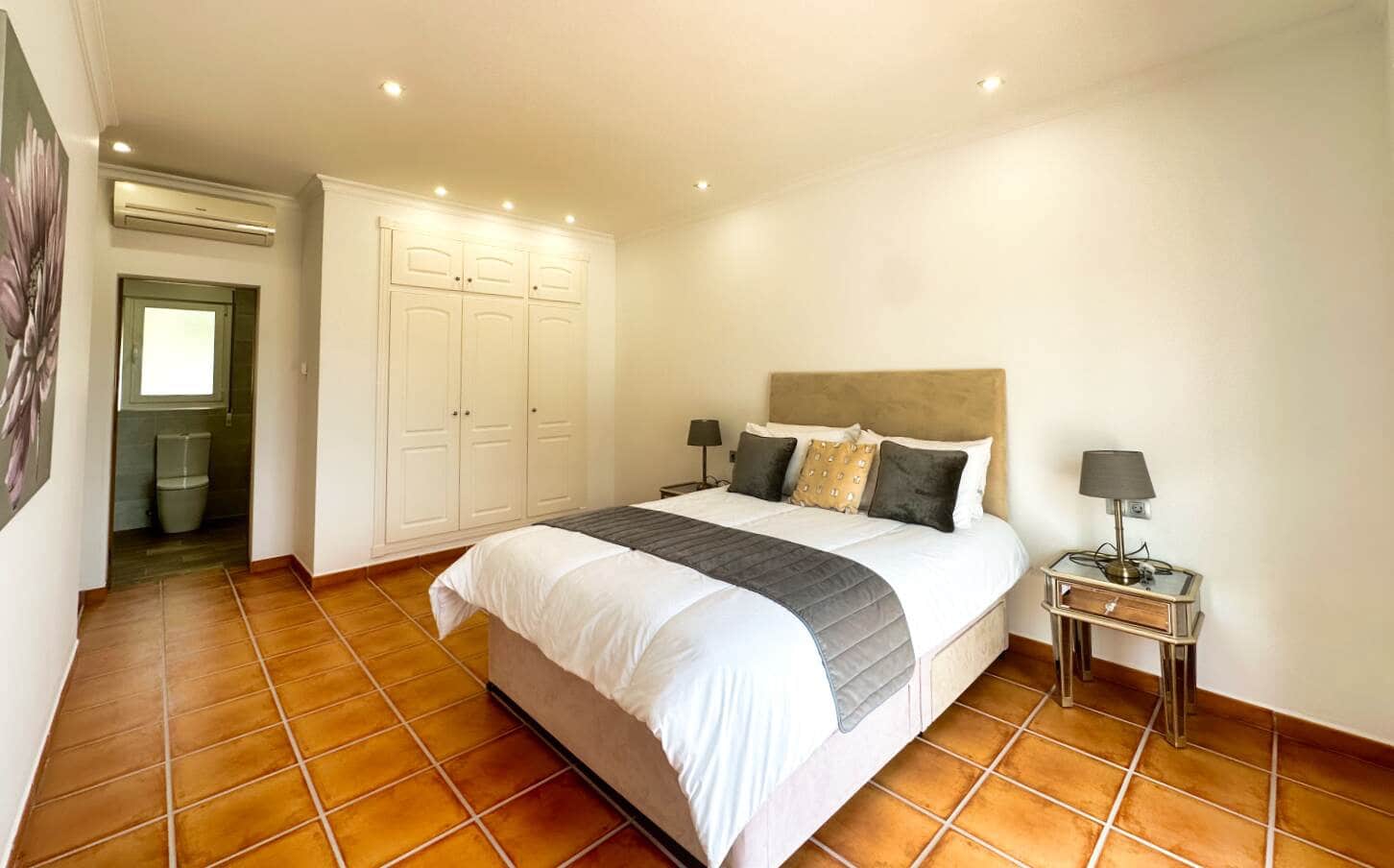 4 bedroom Villa for sale in Calpe / Calp with garage - € 995,000 (Ref: 9293360)