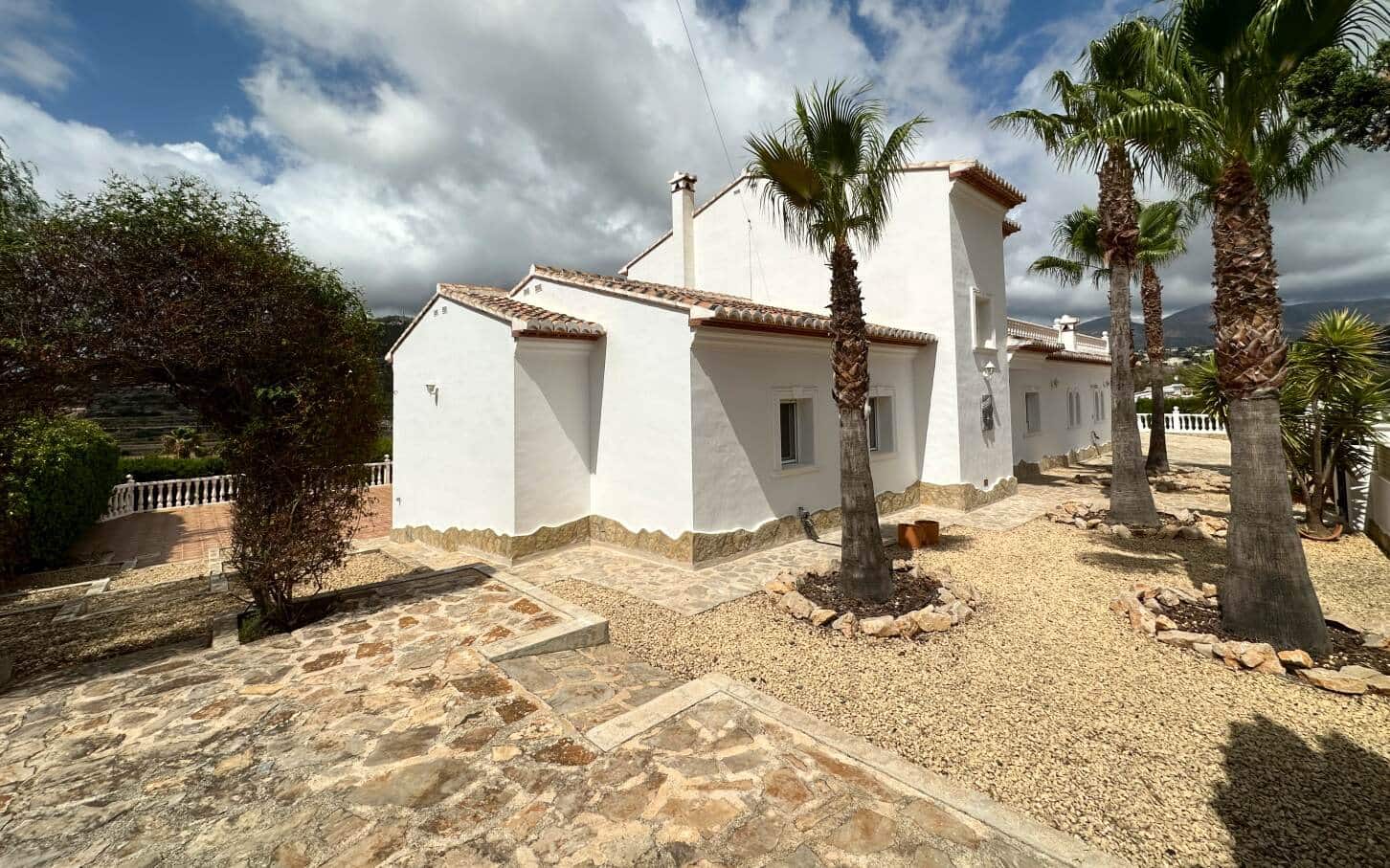 4 bedroom Villa for sale in Calpe / Calp with garage - € 995,000 (Ref: 9293360)