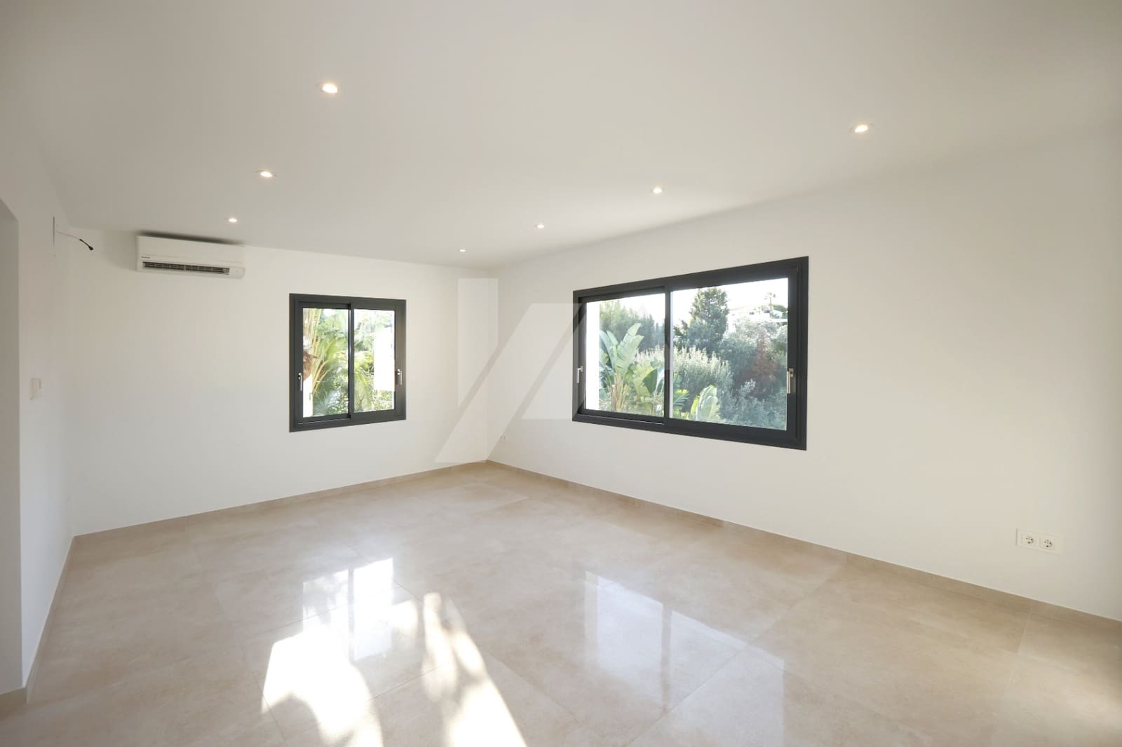 2 bedroom Villa for sale in Calpe / Calp with pool garage - € 840,000 (Ref: 9319887)