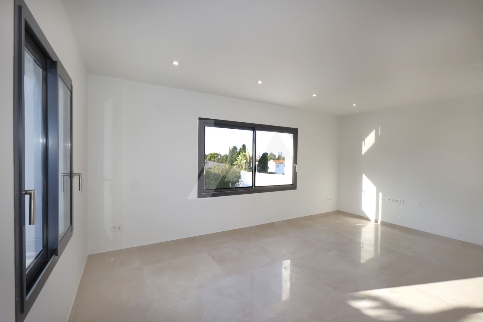 2 bedroom Villa for sale in Calpe / Calp with pool garage - € 840,000 (Ref: 9319887)