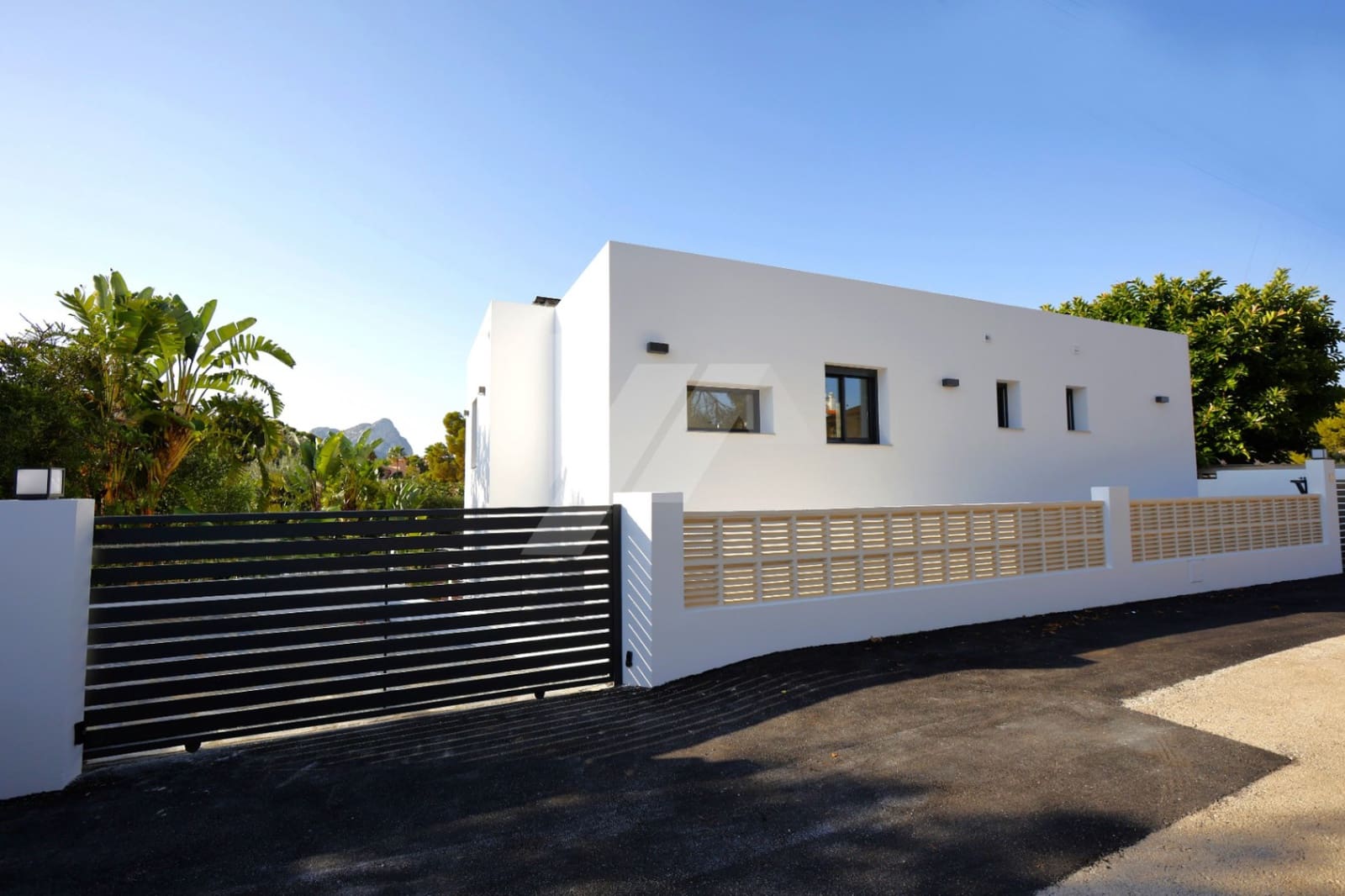 2 bedroom Villa for sale in Calpe / Calp with pool garage - € 840,000 (Ref: 9319887)