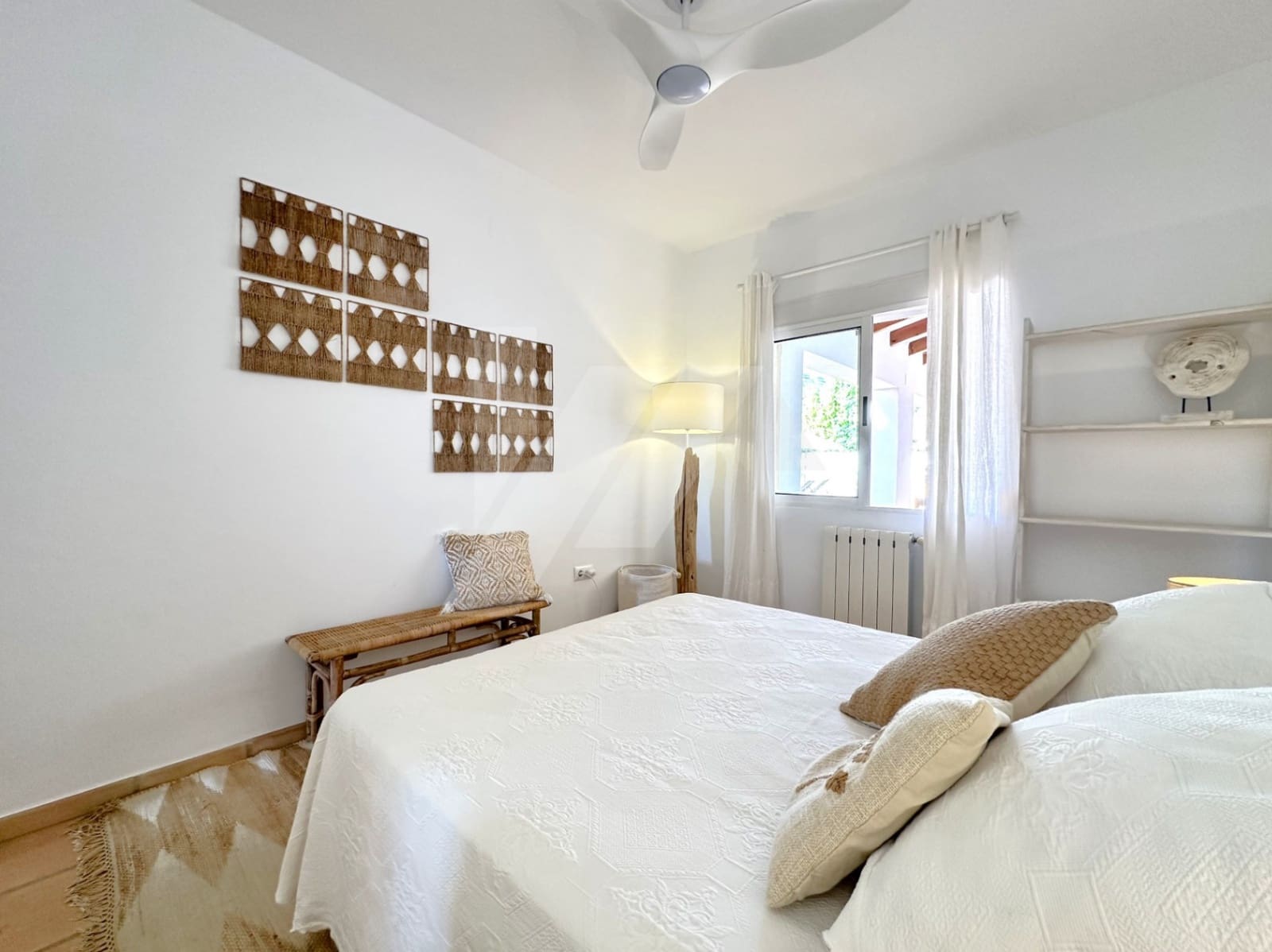 4 bedroom Villa for sale in Cumbre del Sol with pool garage - € 1,400,000 (Ref: 9353976)