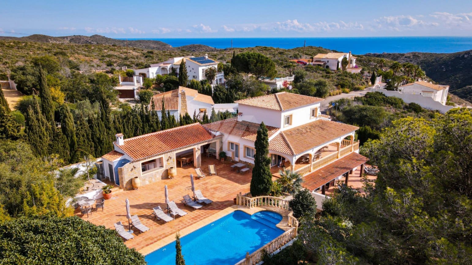 4 bedroom Villa for sale in Cumbre del Sol with pool garage - € 1,400,000 (Ref: 9353976)