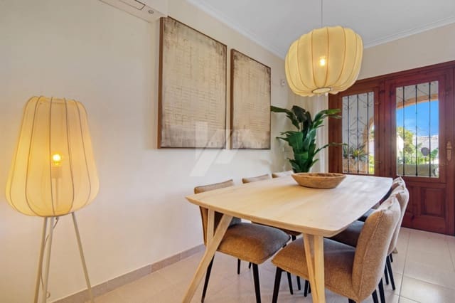 2 soverom Villa til salgs i Pinar del Advocat - Cometa, Teulada-Moraira med svømmebasseng garasje - € 695 000 (Ref: 9432592)