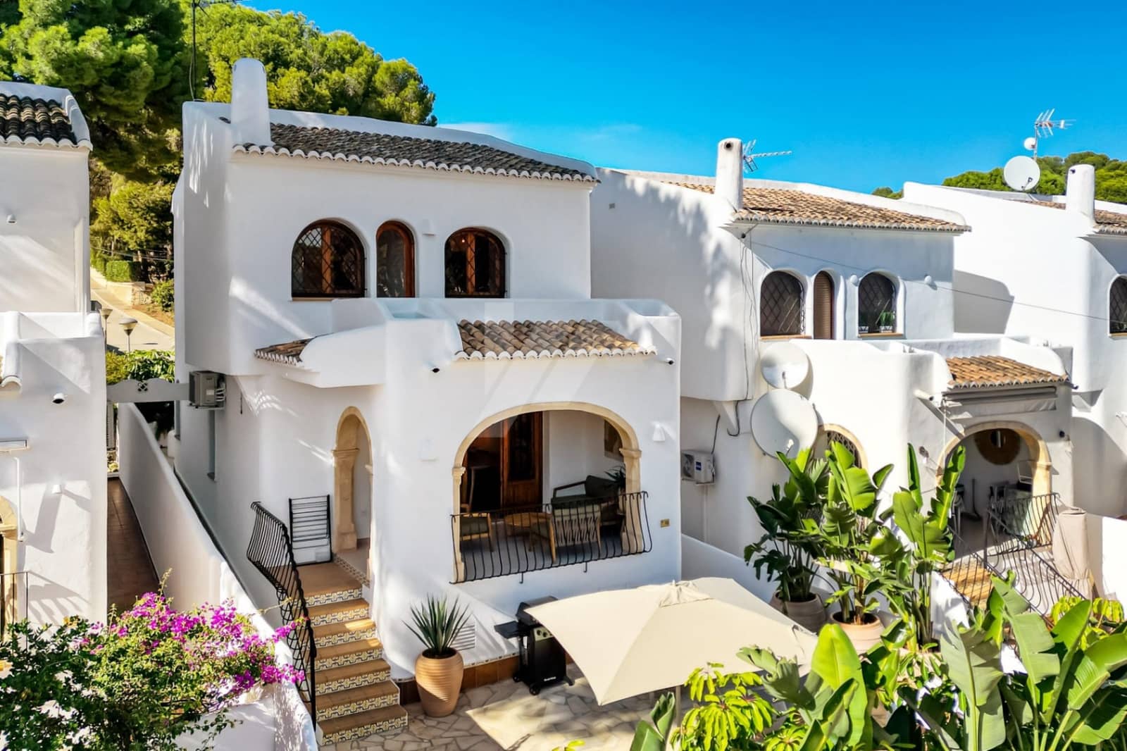2 soverom Villa til salgs i Moraira med svømmebasseng garasje - € 695 000 (Ref: 9432592)