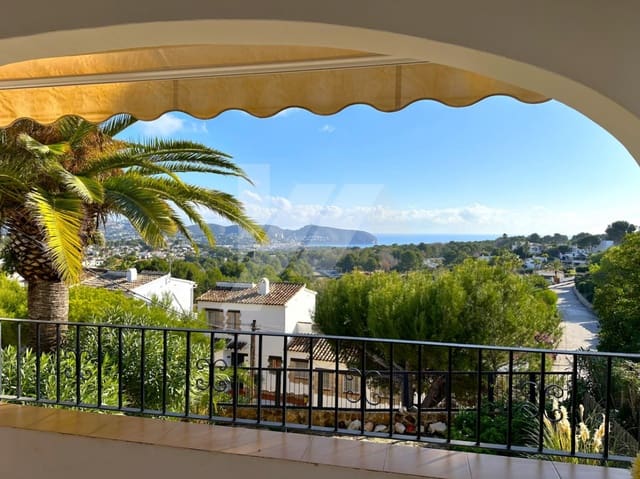 2 bedroom Bungalow for sale in Pinar del Advocat - Cometa, Teulada-Moraira with pool garage - € 439,000 (Ref: 9467636)