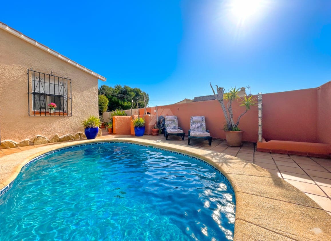 2 soverom Villa til salgs i Moraira med svømmebasseng garasje - € 475 000 (Ref: 9570092)