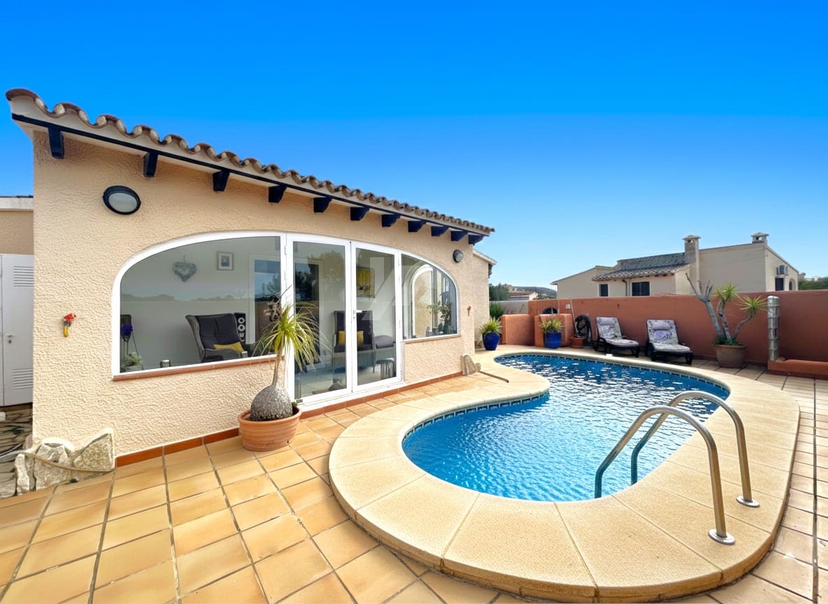 2 soverom Villa til salgs i Moraira med svømmebasseng garasje - € 475 000 (Ref: 9570092)