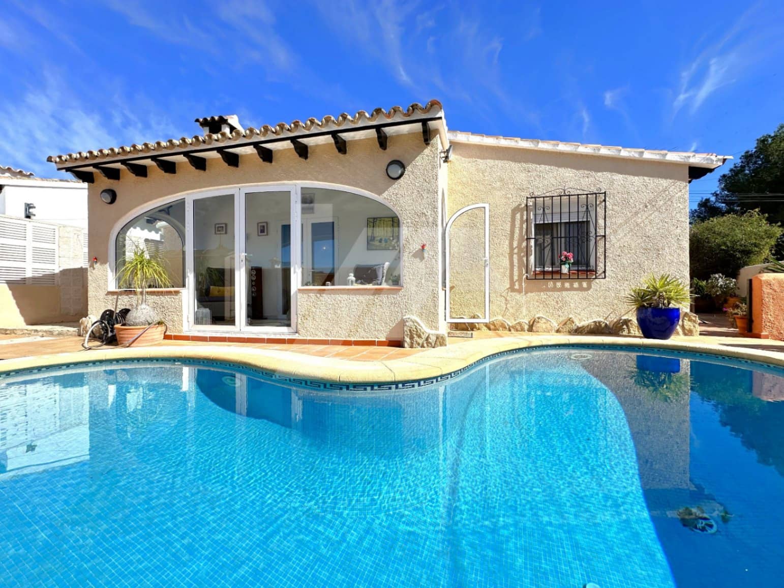 2 bedroom Villa for sale in Moraira with pool - € 475,000 (Ref: 9570092)