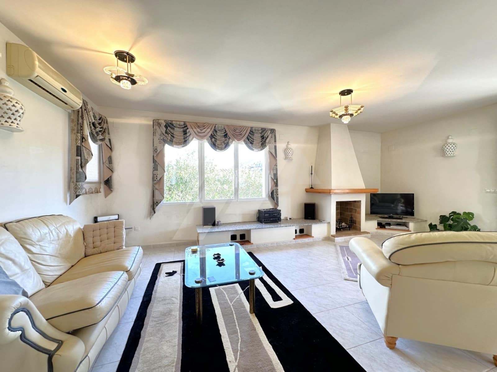 3 bedroom Villa for sale in Moraira with pool garage - € 595,000 (Ref: 9676309)