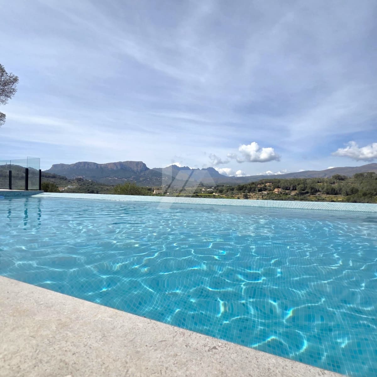 3 makuuhuone Huvila myytävänä paikassa Calpe / Calp mukana uima-altaan 
autotalli - 1 135 000 € (Ref: 9733410)