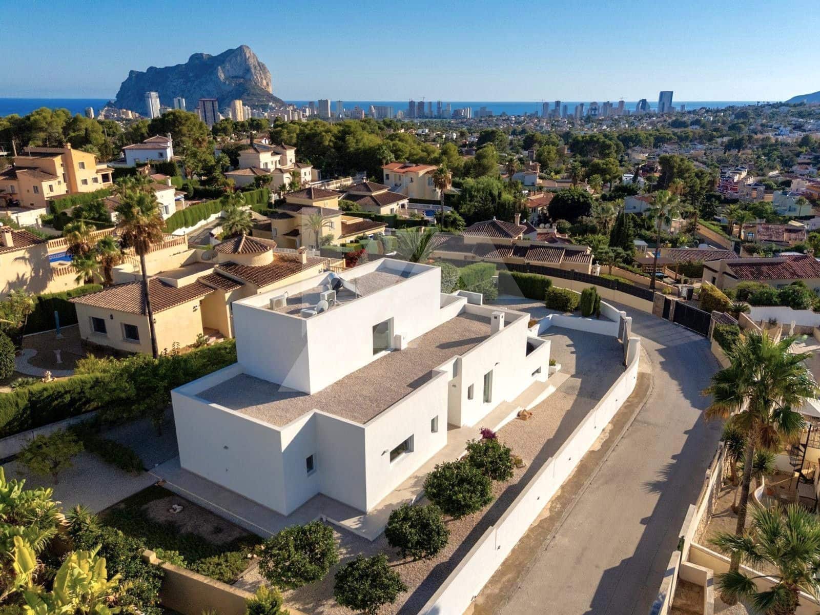 4 bedroom Villa for sale in Calpe / Calp with pool garage - € 1,380,000 (Ref: 9737204)
