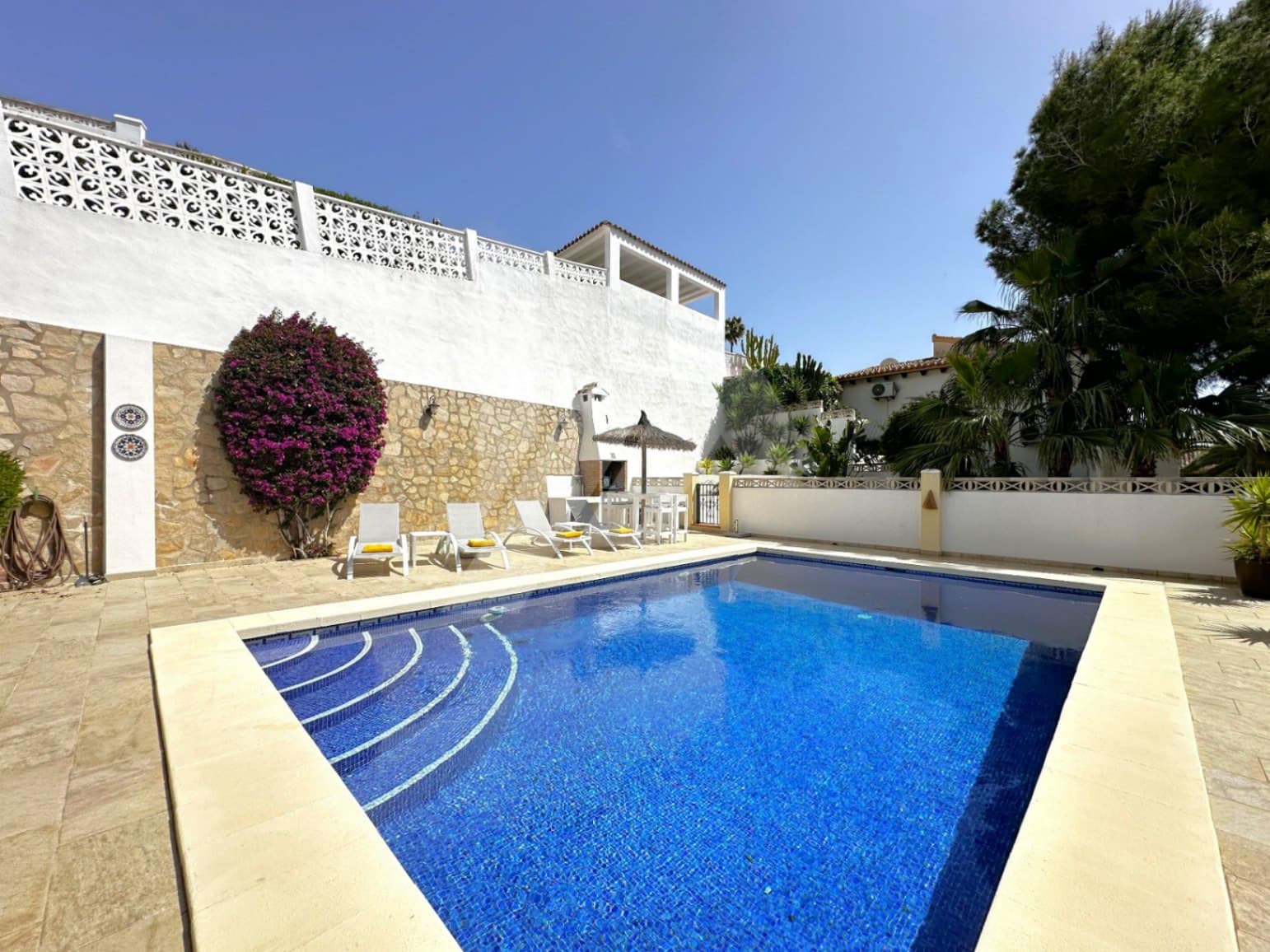 2 soverom Villa til salgs i Montemar med svømmebasseng garasje - € 625 000 (Ref: 9757796)