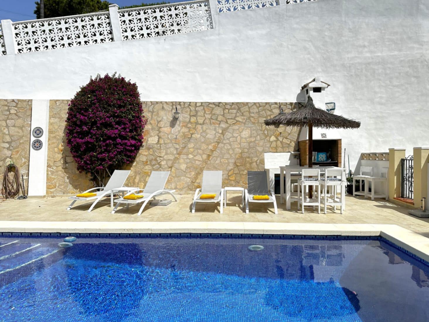 2 soverom Villa til salgs i Montemar med svømmebasseng garasje - € 625 000 (Ref: 9757796)