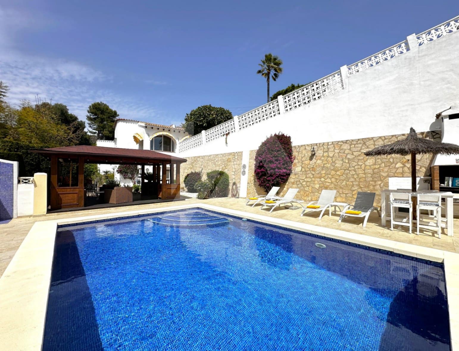 2 soverom Villa til salgs i Montemar med svømmebasseng garasje - € 625 000 (Ref: 9757796)