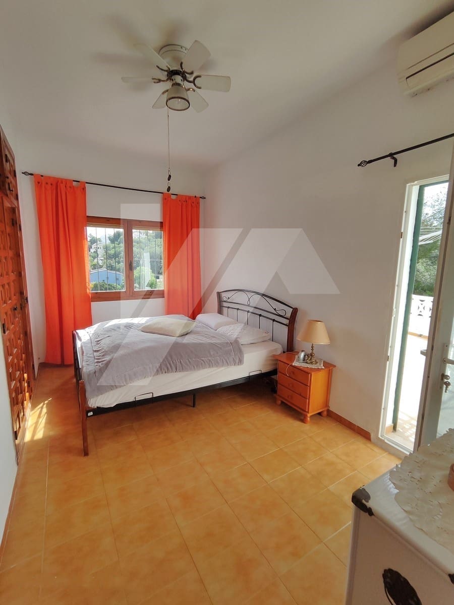 5 bedroom Villa for sale in Moraira with pool garage - € 550,000 (Ref: 9832757)