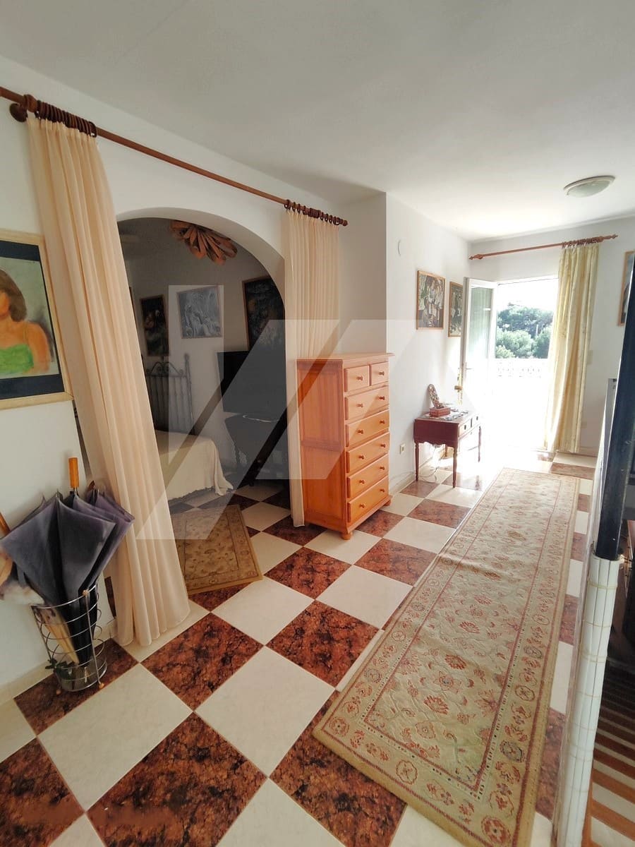 5 bedroom Villa for sale in Moraira with pool garage - € 550,000 (Ref: 9832757)