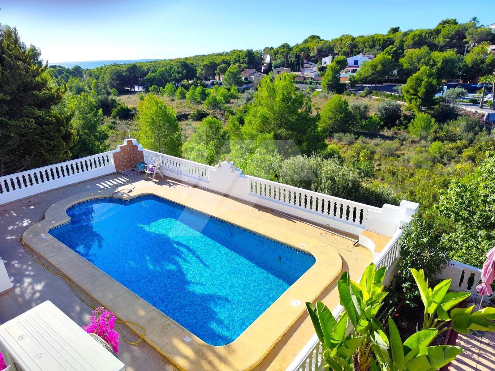 5 bedroom Villa for sale in Moraira with pool garage - € 550,000 (Ref: 9832757)