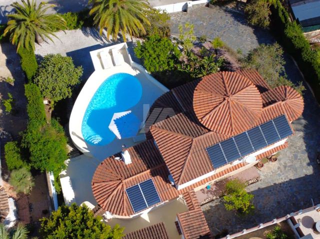 Chalet de 3 habitaciones en Benitachell / Benitatxell en venta con piscina garaje - 829.000 € (Ref: 9866089)