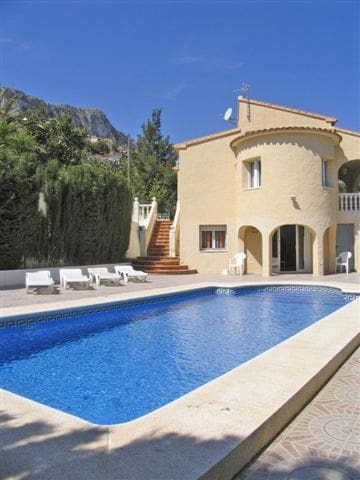 6 bedroom Villa for sale in Calpe / Calp with pool garage - € 505,000 (Ref: 9879768)