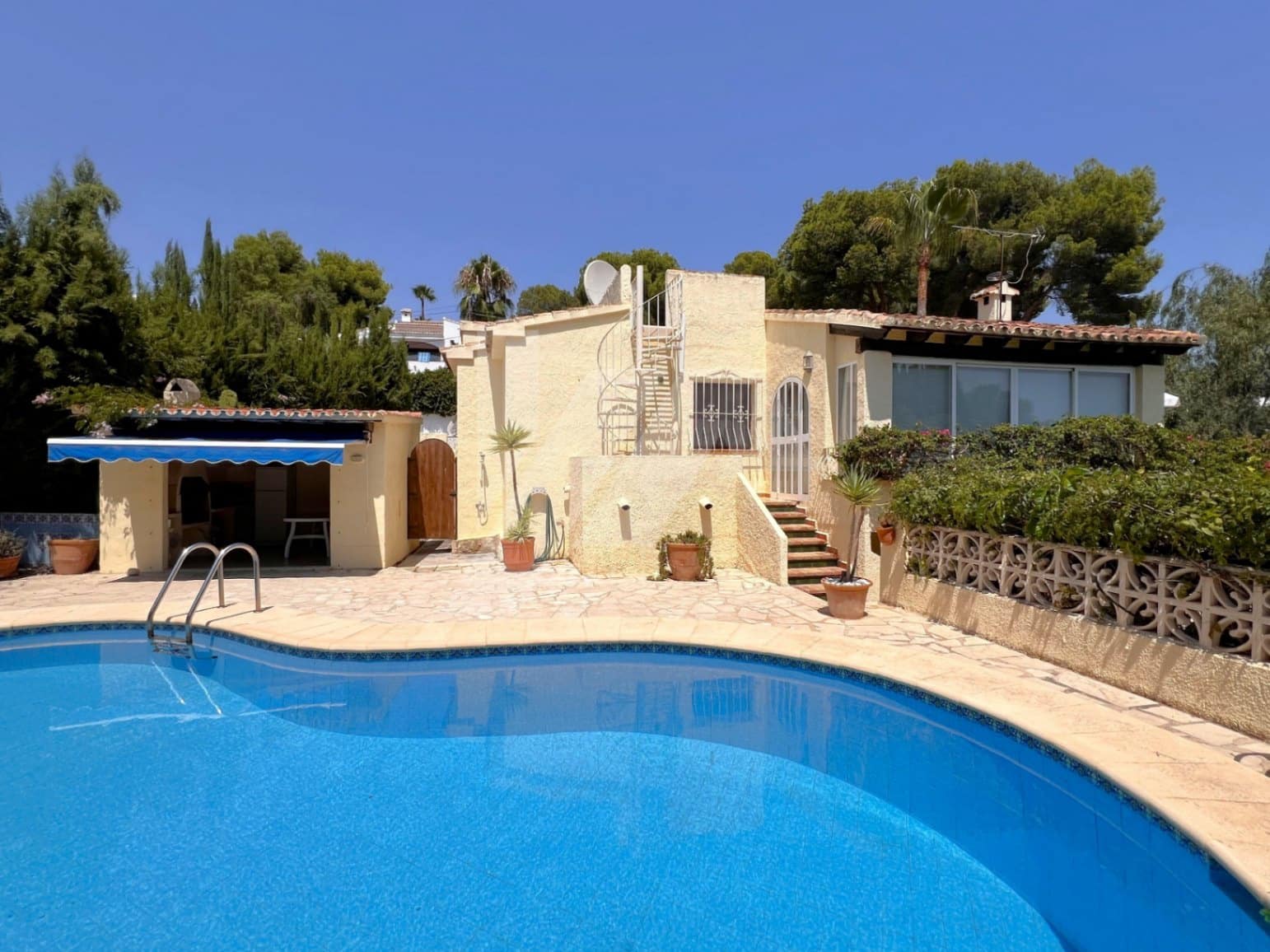 3 soveværelse Villa til salg i Moraira med swimmingpool garage - € 635.000 (Ref: 9879781)