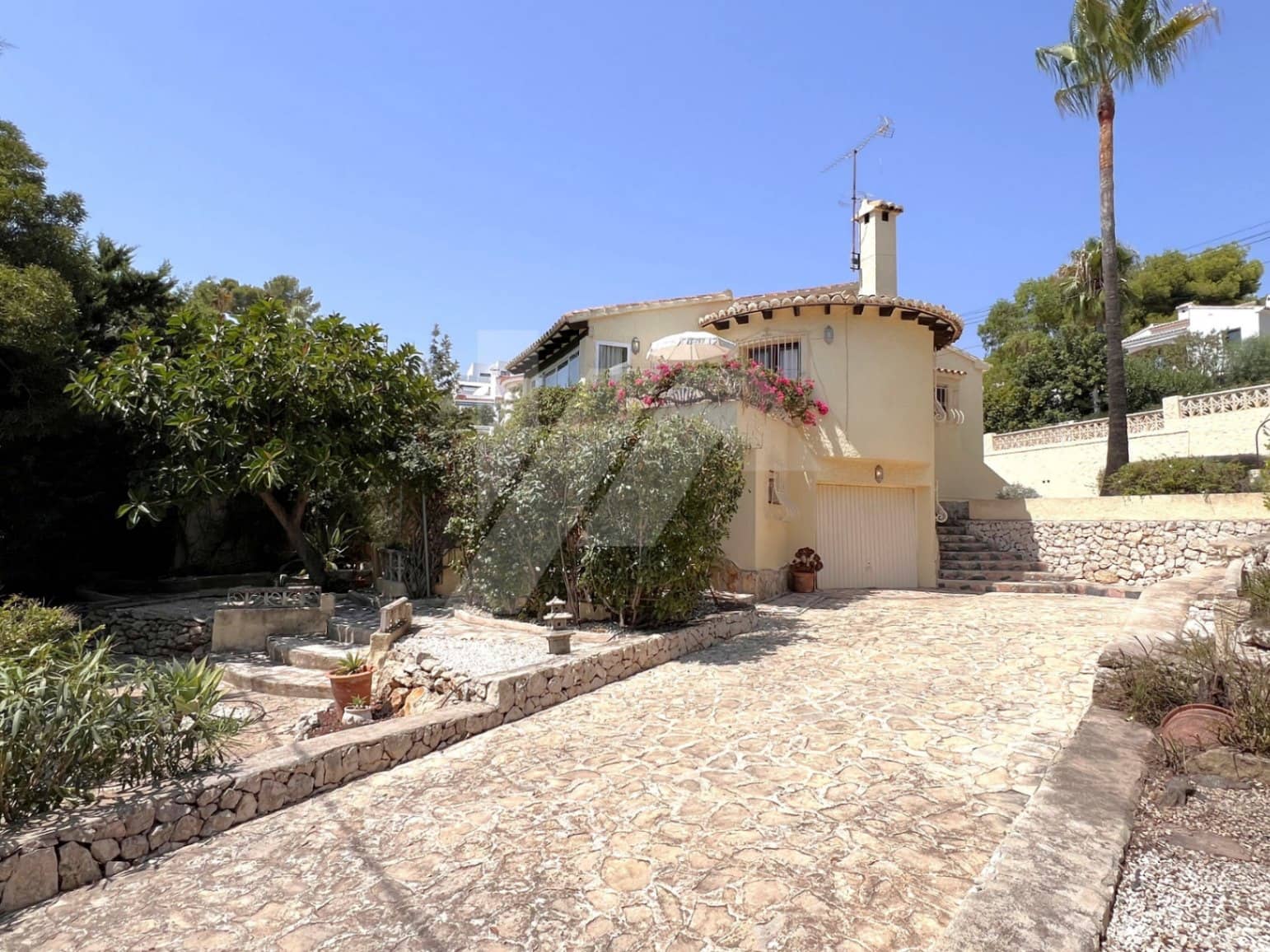 3 soveværelse Villa til salg i Moraira med swimmingpool garage - € 635.000 (Ref: 9879781)