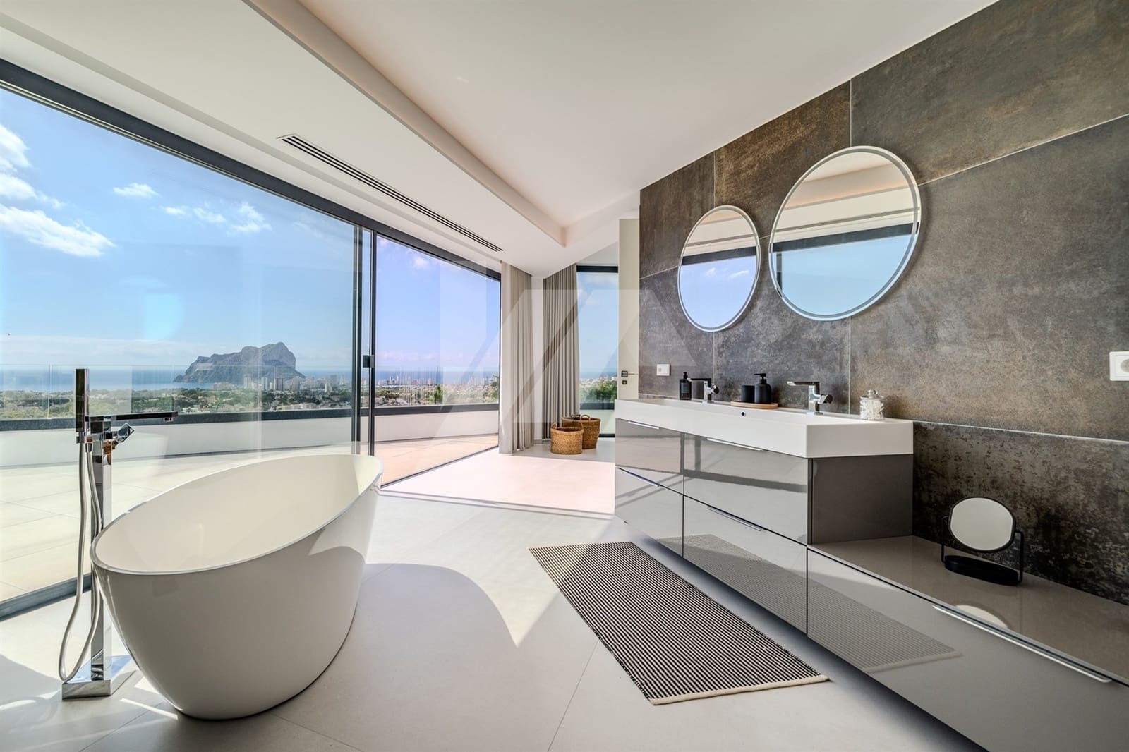 8 bedroom Villa for sale in Benissa with pool garage - € 4,490,000 (Ref: 9879782)