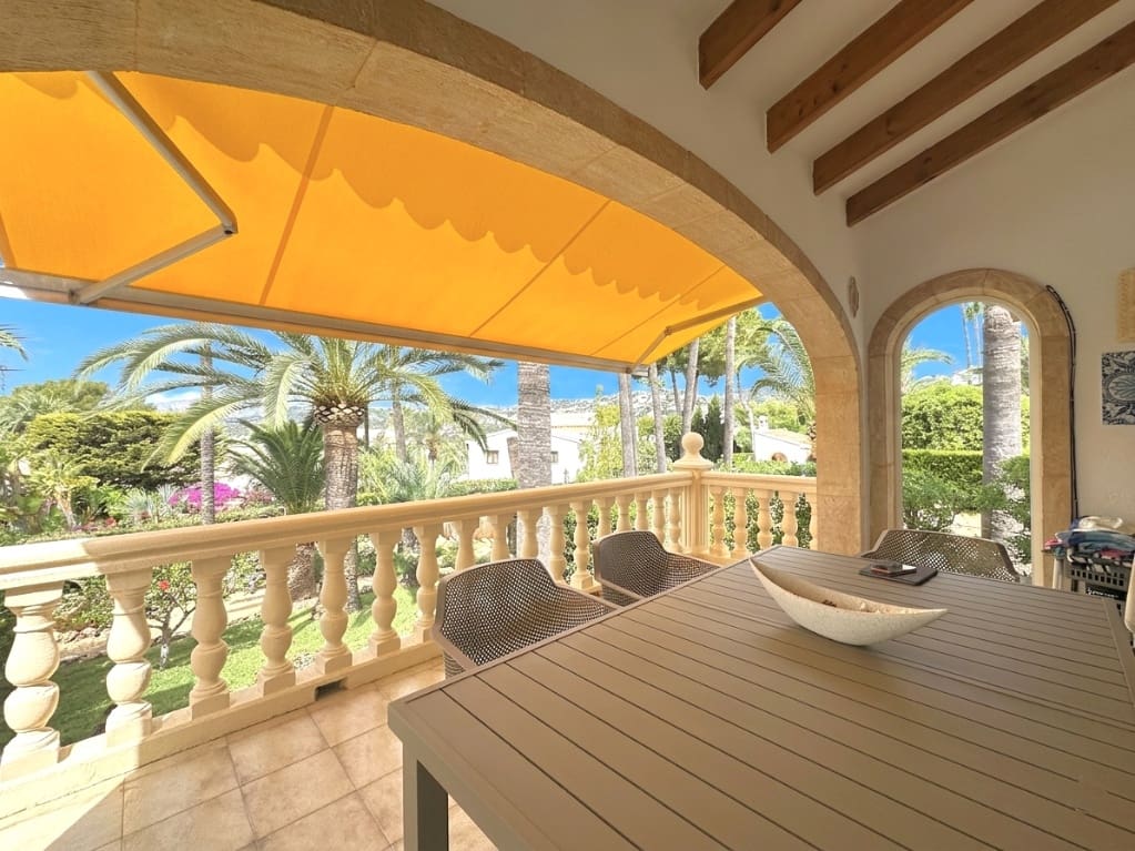 3 sovrum Bungalow till salu i Moraira med pool garage - 550 000 € (Ref: 9915142)