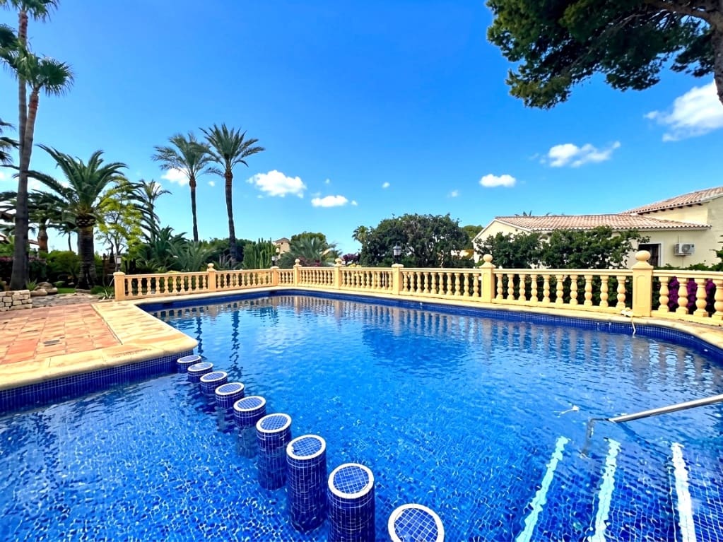3 sovrum Bungalow till salu i Moraira med pool garage - 550 000 € (Ref: 9915142)