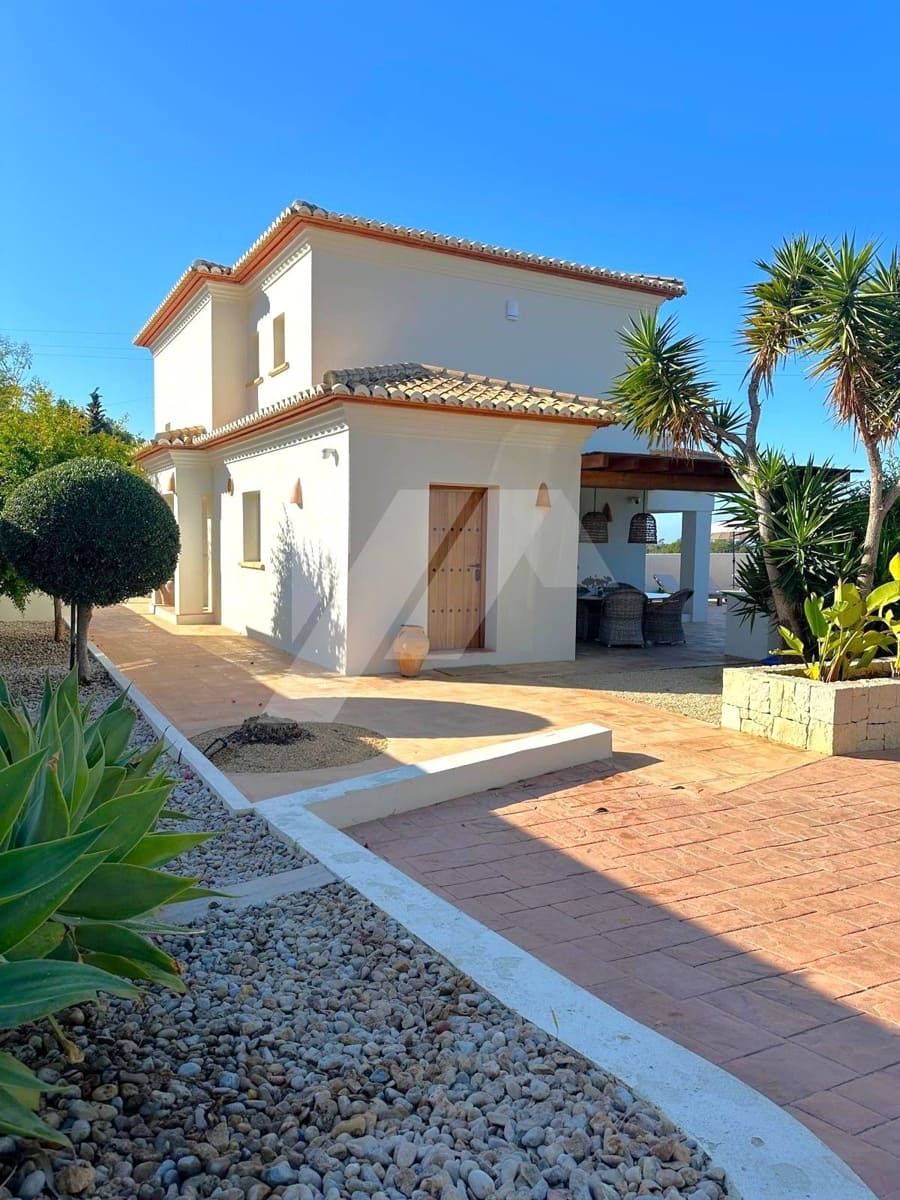 3 bedroom Villa for sale in Benissa with pool garage - € 1,450,000 (Ref: 9935129)