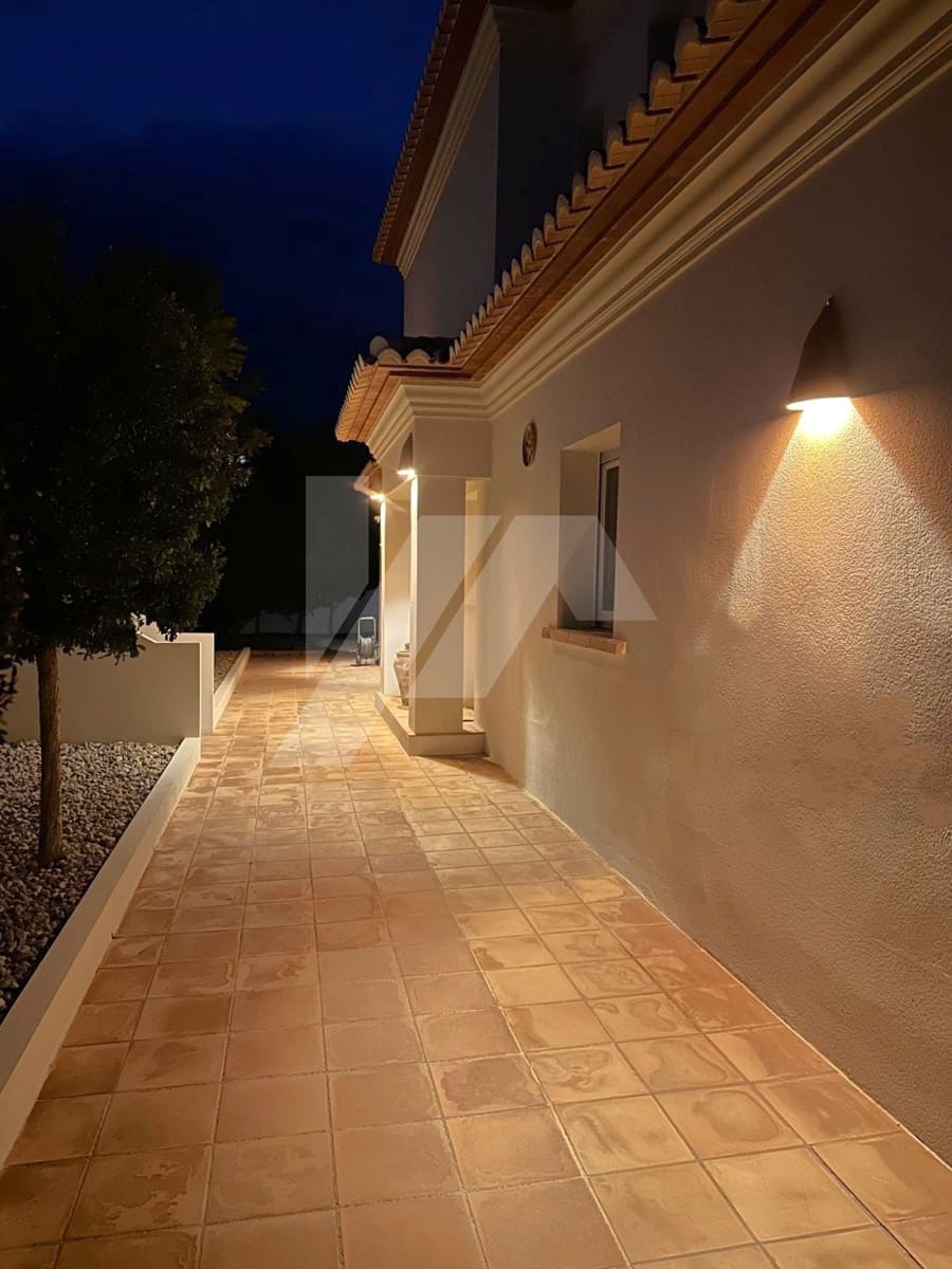 3 bedroom Villa for sale in Benissa with pool garage - € 1,450,000 (Ref: 9935129)